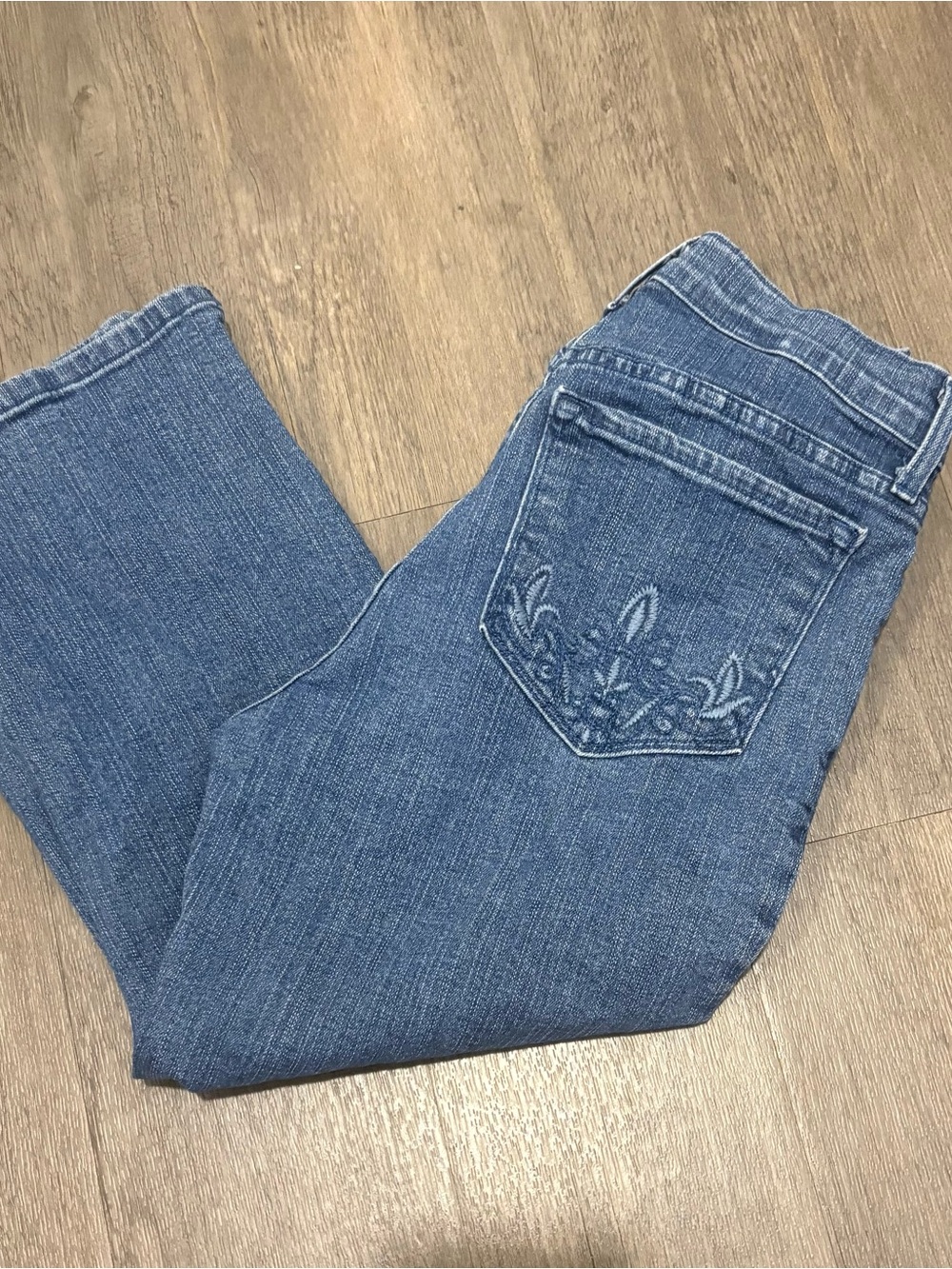 NYDJ Sz 6 Cropped Capris Blue Embroidered Pocket Jeans Lift Tuck - Excellent